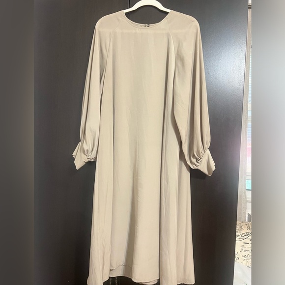 Long Sleeve Maxi Dress w/ Belt - Picture 4 of 5